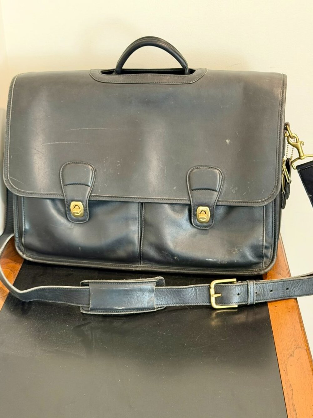Vintage Coach FOS‑0532 Leather Attache Briefcase Black | Unisex | Shoulder Strap